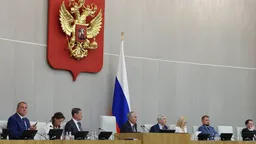 Правительство за три дня провело через Думу поправки, разрешающие наращивать долг сверх плана для закрытия дыры в бюджете