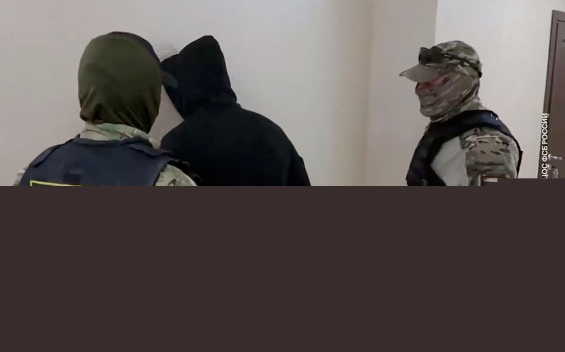 ФСБ сообщила о задержании жителя Ярославской области, готовившего взрыв на железной дороге по заданию украинских спецслужб, которые шантажировали его